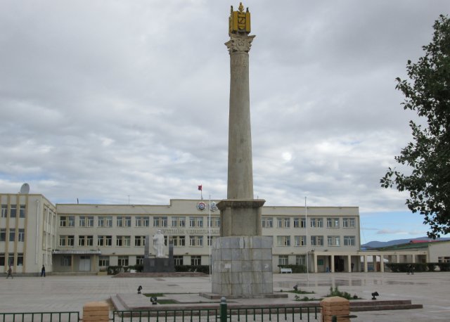 Центральная городская площадь Баянхонгора