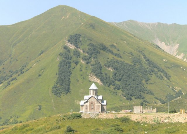 Альпийский городок и горнолыжный курорт Гудаури