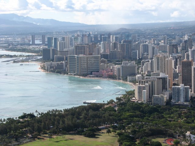 Вид с горы Diamond Head, остров Оаху, Гавайи
