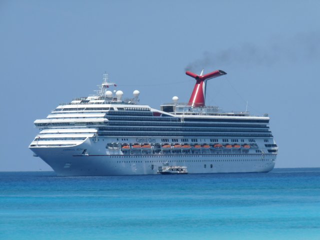 Лайнер Carnival Glory, круиз по Карибам