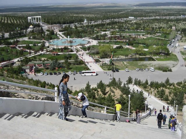 Парк в Ашхабаде, Туркменистан