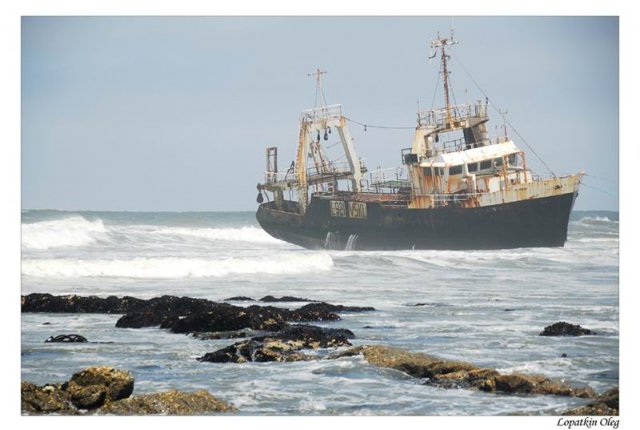 Заброшенное рыбацкое суденышко под Walvis Bay