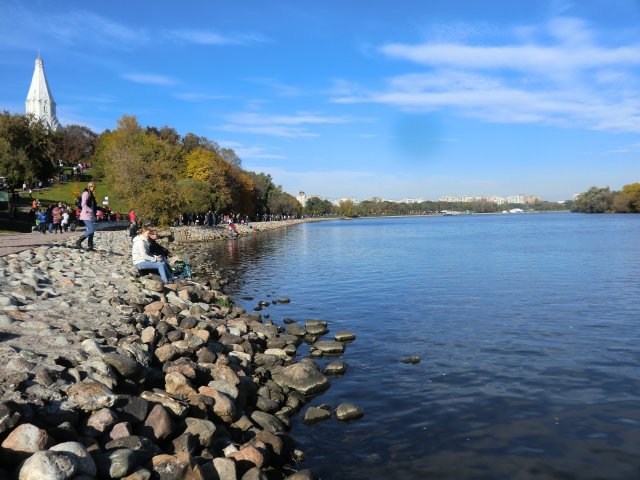 Набережная Москвы-реки в Коломенском.